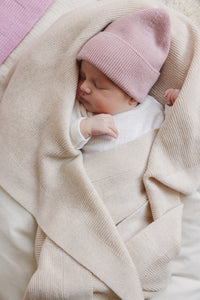 Hvid Gust Cream — slapende baby onder de deken
