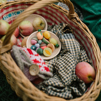 Grapat Fruits – 12 houten fruitstukken – spelen met de set – sfeerfoto 1