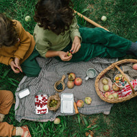 Grapat Fruits – 12 houten fruitstukken – spelen met de set – sfeerfoto 3