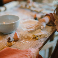 Grapat Bakes – 12 houten broodjes en gebakjes – spelen met de set – sfeerfoto 3