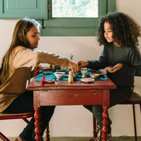 Grapat Dishes – 6 houten bordjes – spelen met de set – sfeerfoto 3
