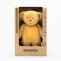 Moonie 2.0 Humming Bear - Hartslag, Licht & Smart Cry Detector - Honey in verpakking