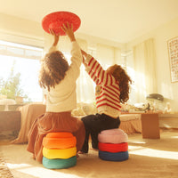 Stapelstein® Hidden Giants Board Red & Rose – kinderen spelen met het rood-roze Board