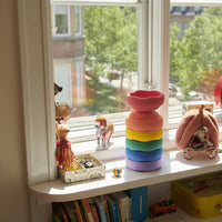 Stapelstein® Hidden Giants Mini Rainbow – 7-delige set – de zes Mini-basiskleuren Classic op de vensterbank
