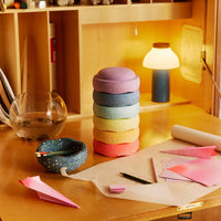 Stapelstein Mini Water Lily Set Pastel – Mini-elementen stapelen op een bureau