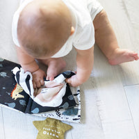 wee-gallery-knisperboekje-peekaboo-ocean-5-min